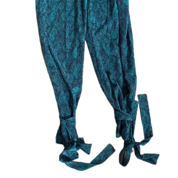 Michael Costello x REVOLVE Gwendolyn Jumpsuit in Green Snake small nwt strapless - Picture 5 of 8